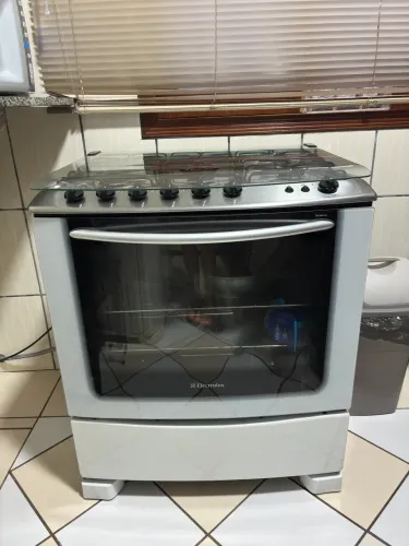Vende-se fogão electrolux seis bocas