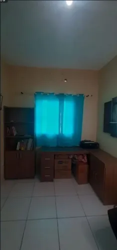 Escrivaninha e estante 