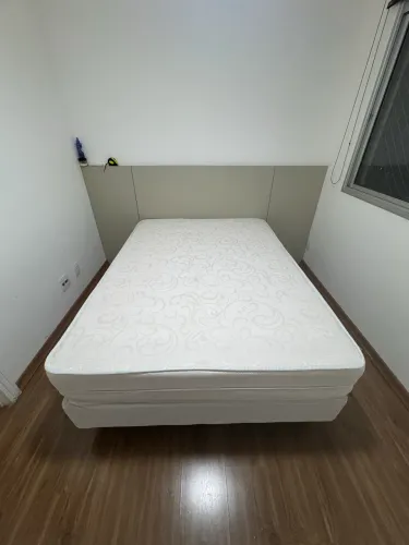 Cama de casal box com colchão e massageador