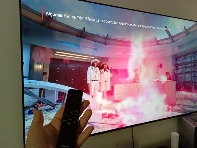 Vendo TV 70 polegadas Samsung ,Led,poucos meses de uso.Contato: *
