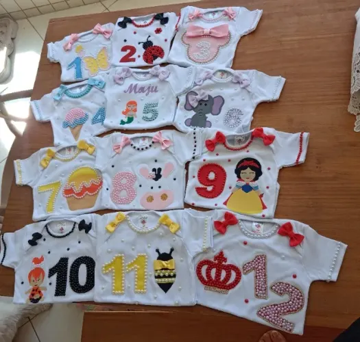 Kit body mesversário para comemorar mês a mês contendo 12 unidades