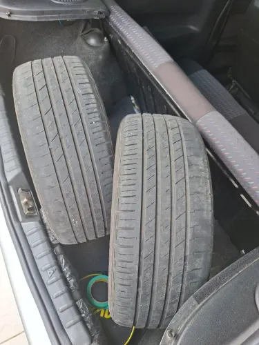 Pneu 195 55 r15 (R$180 os dois)