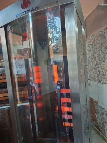 Máquina de assar carne e frango 