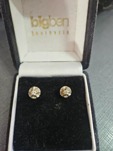 Par de brinco de brilhantes em ouro branco 16k 1,6 gr