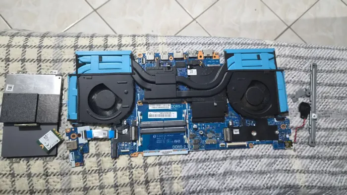 Placa Lenovo Loq i5-12450H RTX 2050 (Detalhe)
