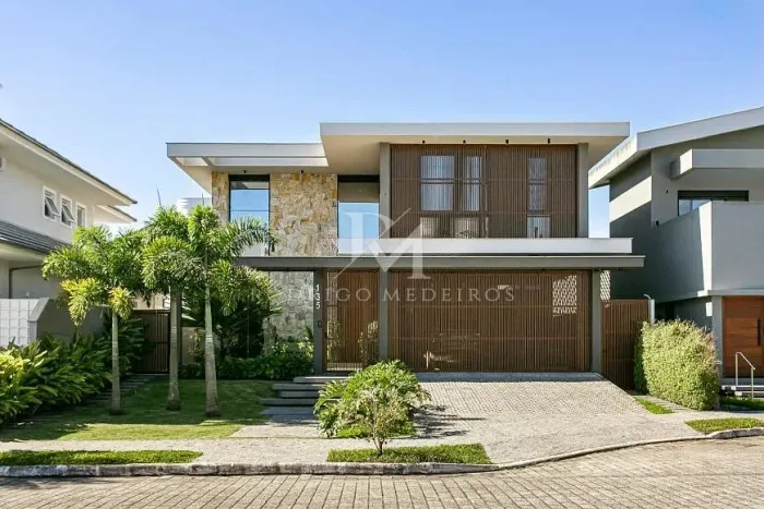 Casa mobiliada com 4 suítes e piscina em Jurerê, Florianópolis