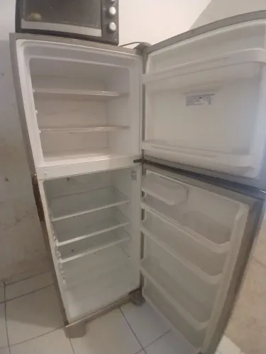 Geladeira Electrolux 477 litros toda boa funcionando tudo inox 600 reais