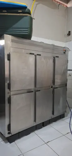 Geladeira Industrial 06 portas em inox 220v