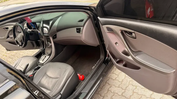 Hyundai Elantra GLS 1.8 16V Aut. 2013