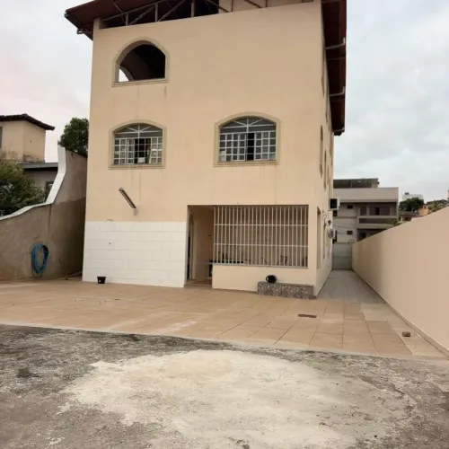Imóvel para aluguel possui 100 metros quadrados com 2 quartos