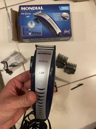 Máquina de cortar cabelo CR7 Mondial - usada como nova