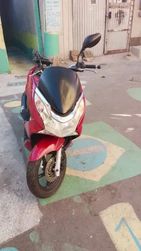 Vendo uma PCX 2014 filé com documentação em dia só pegar e andar e transferir