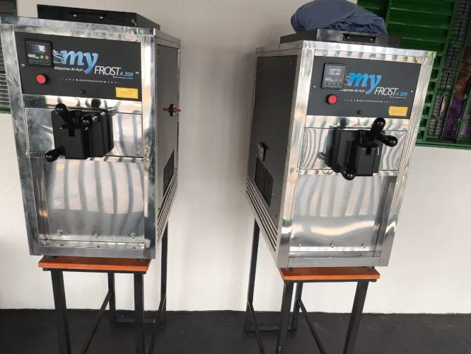 Vende-se máquinas Softs de Açaí e sorvete