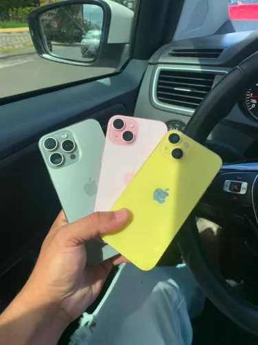 Vende - se celular 15 pro Max 14 e 15 normal, mais informações pode entrar em contato.