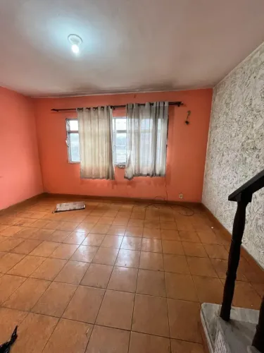 Casa 3 andares 2 quartos em Santo Cristo - Rio de Janeiro - RJ