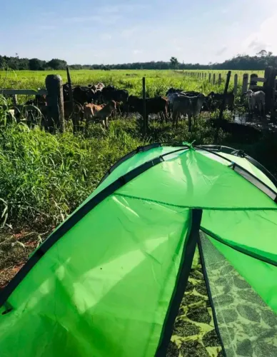 Barraca de acampar com colchonetes 