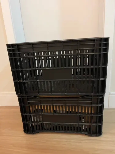 Caixa Plastica Empilhavel 50L Preto Hortifruti Feira Mercado