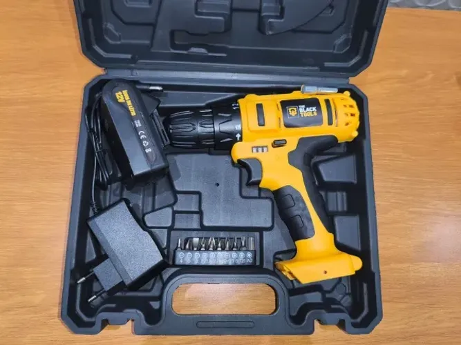 Parafusadeira/Furadeira De Impacto: The Black Tools Profissional - NOVA