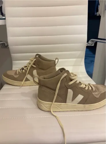 Tenis Veja- cano alto bege