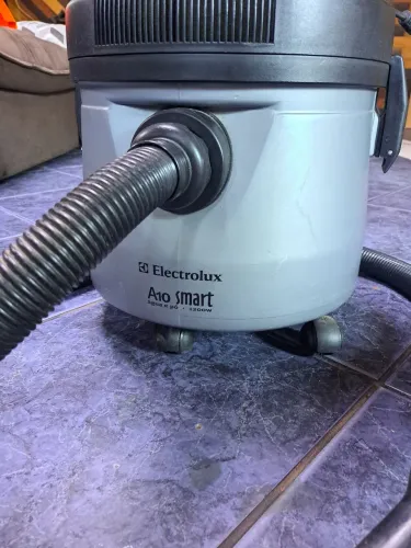 Aspirador de pó Electrolux A10 SMART pó e água funcionando perfeitamente