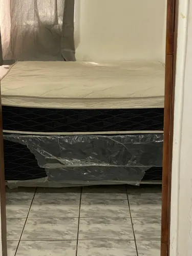 Vende se cama e guarda-roupa