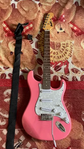 Guitarra Memphis MG32 Semi-Nova