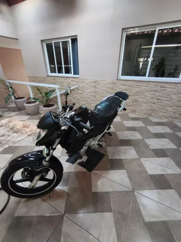Vende-se CB300 