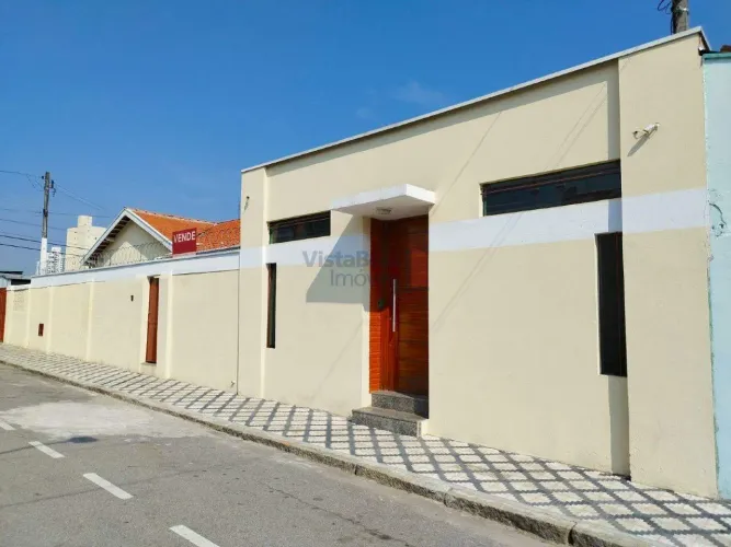 Casa à venda em Taubaté - Centro, 210 m² de área interna, 245 m² de terreno, 11 salas
