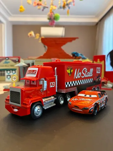 Cars Pixar Disney caminhao FAC  Hauler e corredor 123 No Stall  FAC