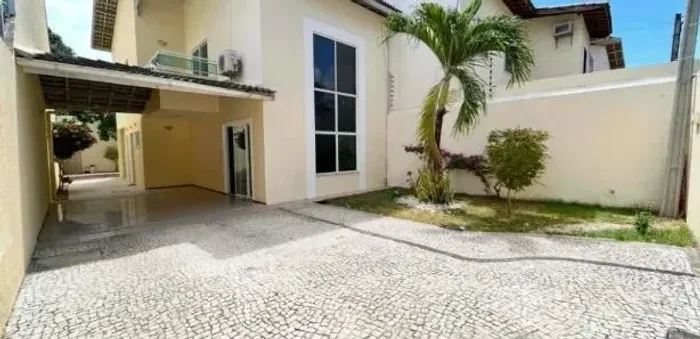 Casa duplex de alto padrão e localização ótima.