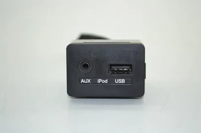 Entrada Usb Auxiliar Console Tucson 2013 Original
