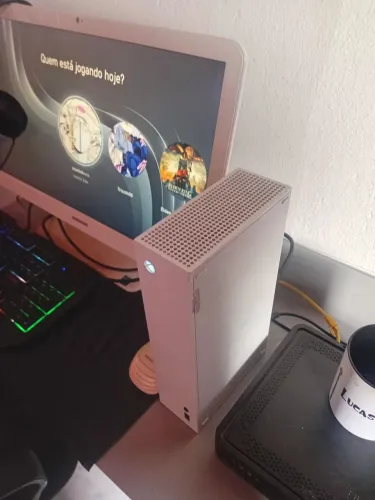 XBOX SERIES S (512 GB) s/ controle s/ caixa, conta com varios jogos (aceito negociações)