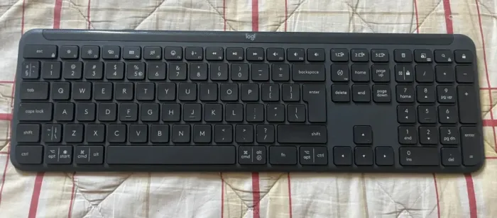 Teclado sem fio Logitech Signature Slim K950 - Grafite