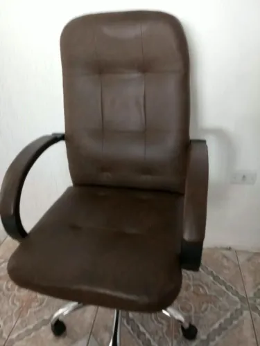LINDA CADEIRA DE COURO