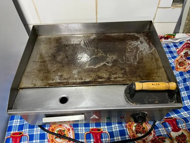Chapa Elétrica Profissional 50x40 (220v) + Espátula Prensa Grátis