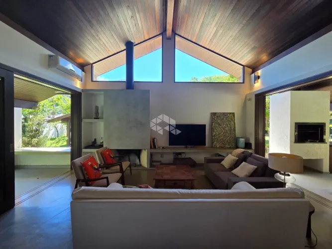 CASA 3 QUARTOS 2 SUÍTES 10 VAGAS COM PISCINA NO RIO VERMELHO