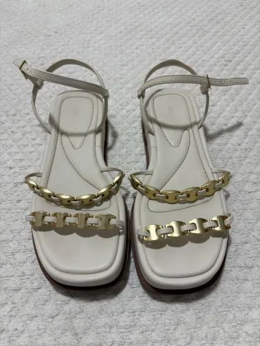 Sandália Constance Off White com Detalhes Dourados | Tam. 35