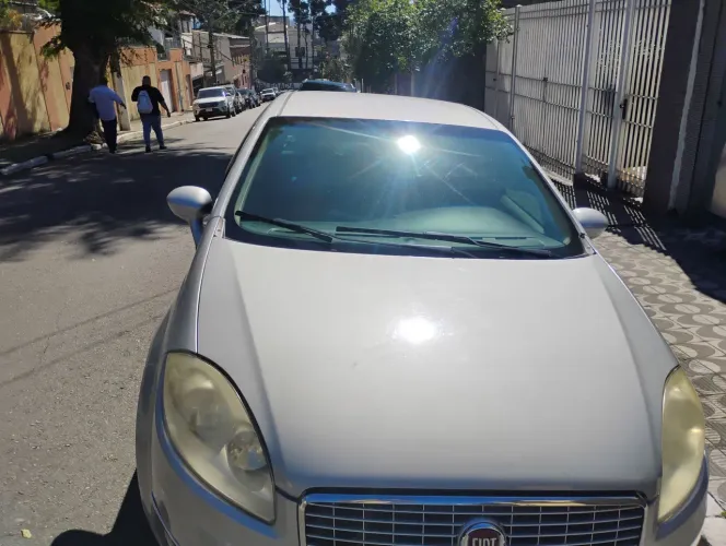 Fiat Linea 1.9/ HLX 1.9/1.8 Flex Dualogic 4P 2010
