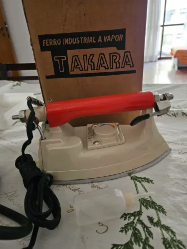 Ferro Industrial a Vapor Takara TK-2