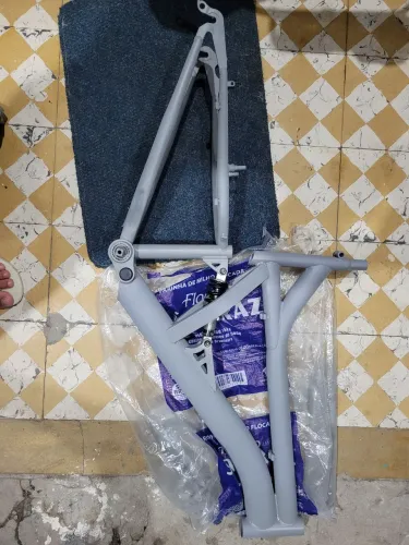 Quadro de bicicleta aro 26.