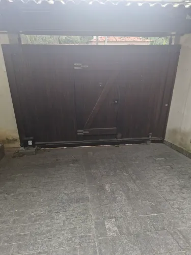 Portão de madeira