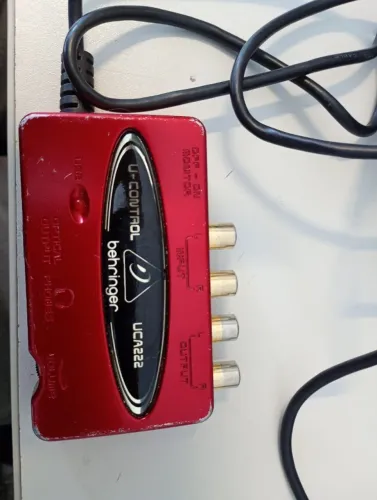 Interface de Áudio Behringer U-Control UCA222