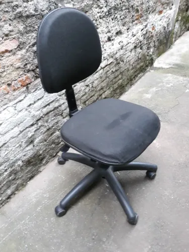 Cadeira preta reclinável