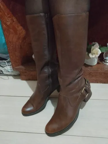Bota couro legítimo Arezzo n°35 ,mais fica melhor um n°36