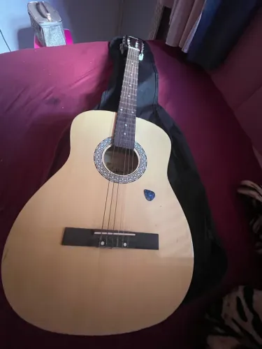 Vendo esses violão pra ir rápido