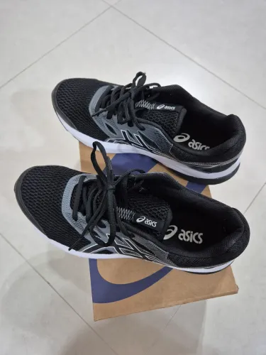 Tênis Asics nr 41 zerado, sem uso