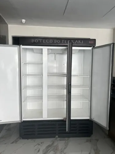 FREEZER EXPOSITOR VERTICAL 3 PORTAS DE VIDRO
