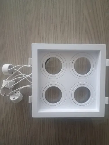 Plafon de embutir para 4 lâmpadas (soquete GU10)