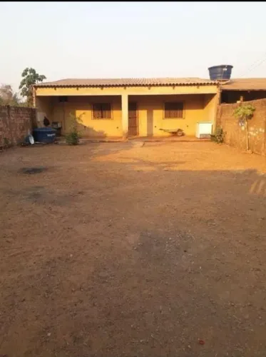 Vendo casa de alvenaria com excelente terreno