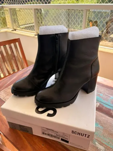 Bota Feminina Schutz Salto Médio Preto (nova)